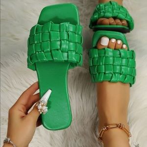 Kelly Green Braided Slides Sandals sz 38 / 7